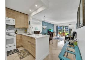 4706 NW 36th St APT 414, Lauderdale Lakes, FL 33319, Sold 10/09/24