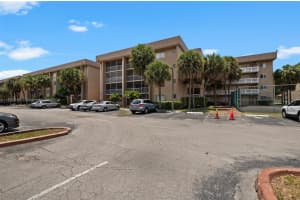 17000 NW 67th Ave APT 101, Hialeah, FL 33015, Sold 02/05/25