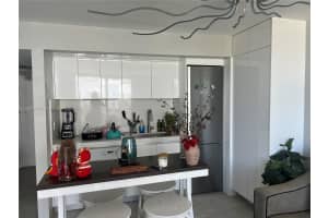 401 Ocean Dr, Miami Beach, FL 33139, Sold 09/03/24