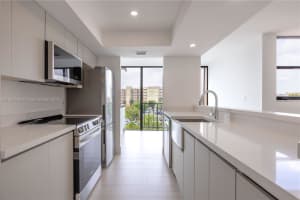 9400 W Flagler St APT 413, Miami, FL 33174, Sold 04/11/25