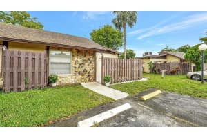 304 Briarwood Cir #4-15, Hollywood, FL 33024, Sold 07/24/24