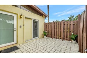 304 Briarwood Cir #4-15, Hollywood, FL 33024, Sold 07/24/24