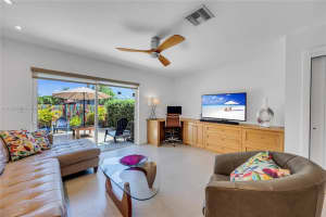 450 SE 7th St APT 273, Dania Beach, FL 33004, Sold 09/30/24