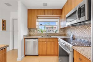 450 SE 7th St APT 273, Dania Beach, FL 33004, Sold 09/30/24