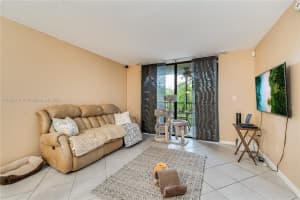6800 Cypress Rd APT 412, Plantation, FL 33317, Sold 09/27/24