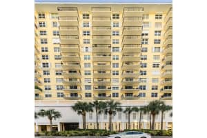 427 Golden Isles Dr 5h, Hallandale Beach