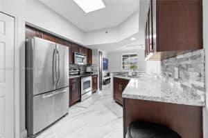 3105 Ne 184th St 7305, Aventura