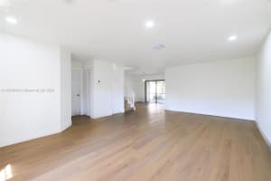 9152 Vineyard Lake Dr #9152, Plantation, FL 33324, Sold 09/19/24