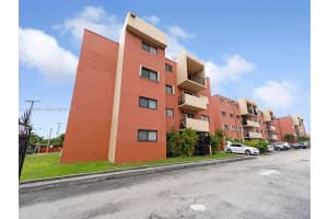 8095 NW 8th St APT 103, Miami, FL 33126, Sold 10/12/24