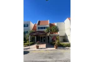 100 Lakeview Dr APT 216, Weston, FL 33326, Sold 11/19/24