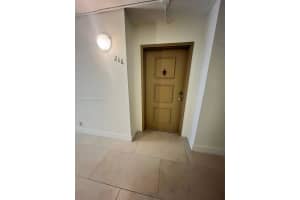 100 Lakeview Dr APT 216, Weston, FL 33326, Sold 11/19/24