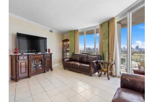 1 Glen Royal Pkwy APT 802, Miami, FL 33125, Sold 10/01/24