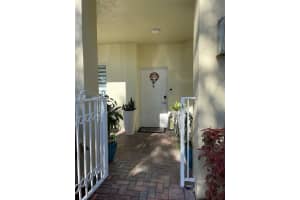 10710 NW 66th St APT 104, Doral, FL 33178, Sold 10/22/24