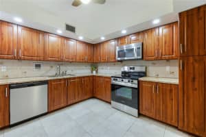 2802 N 46th Ave APT B422, Hollywood, FL 33021, Sold 12/24/24