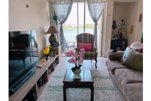 9139 Fontainebleau Blvd APT 4, Miami, FL 33172, Sold 07/31/24