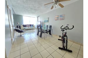 2899 Collins Ave APT 1021, Miami Beach, FL 33140, Sold 08/01/24