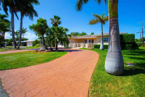 561 SE 13th Ct, Pompano Beach, FL 33060, Sold 12/23/24