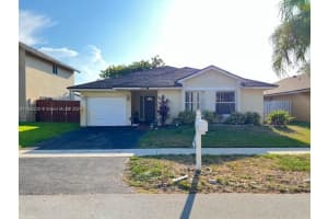 960 SW 98th Ave, Pembroke Pines, FL 33025, Sold 07/15/24