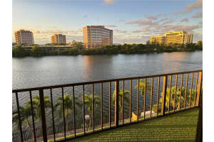 5249 NW 7th St APT 408, Miami, FL 33126, Sold 08/09/24