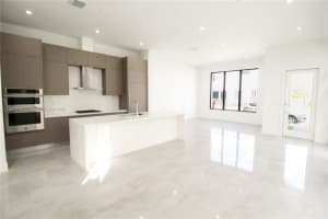 8086 NW 43rd St, Doral, FL 33166, Sold 09/03/24