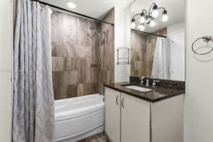 300 S Biscayne Blvd t 3407, Miami, FL 33131, Sold 09/05/24