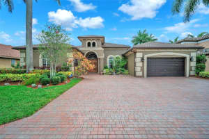 561 Enclave Cir E, Pembroke Pines, FL 33027, Sold 07/19/24