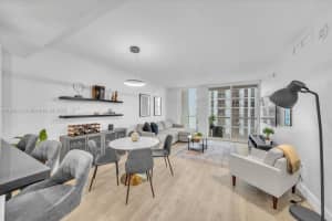 Vizcayne, 253 NE 2nd St APT 1806, Miami, FL 33132, Sold 11/18/24