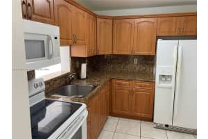 5201 NW 7th St APT 320, Miami, FL 33126, Sold 08/08/24