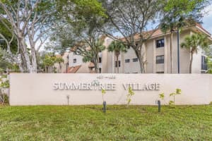 461 Ives Dairy Rd Apt 202-2, Miami, FL 33179, Sold 12/05/24