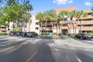 461 Ives Dairy Rd Apt 202-2, Miami, FL 33179, Sold 12/05/24