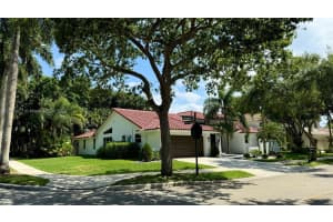 900 Lakewood Ct, Weston, FL 33326, Sold 07/03/24