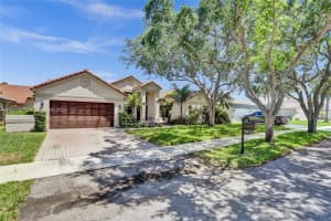8972 Southern Orchard Rd N, Davie, FL 33328, Sold 10/09/24