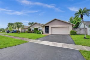 9318 NW 48th St, Sunrise, FL 33351, Sold 09/12/24