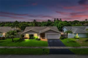 9318 NW 48th St, Sunrise, FL 33351, Sold 09/12/24