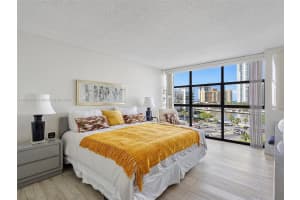 600 Parkview Dr APT 708, Hallandale Beach, FL 33009, Sold 08/09/24