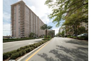 250 174th St APT 1012, Sunny Isles Beach, FL 33160, Sold 09/23/24