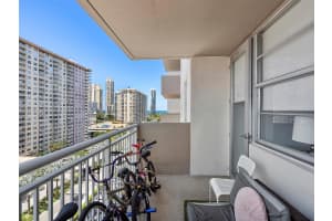 250 174th St APT 1012, Sunny Isles Beach, FL 33160, Sold 09/23/24