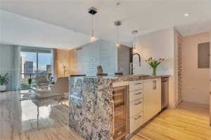 185 SW 7th St APT 1609, Miami, FL 33130, Sold 08/12/24