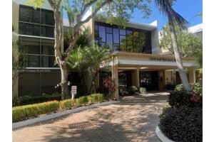 16325 Golf Club Rd APT 212, Weston, FL 33326, Sold 11/01/24