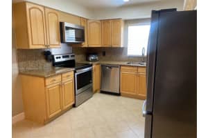 16325 Golf Club Rd APT 212, Weston, FL 33326, Sold 11/01/24