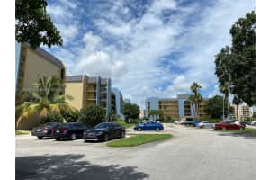 2820 Tennis Club Dr APT 403, West Palm Beach, FL 33417, Sold 08/01/24