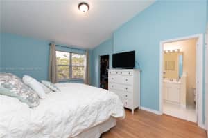 12008 SW 2nd St, Pembroke Pines, FL 33025, Sold 09/25/24