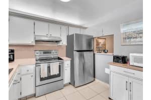 9700 Sunrise Lakes Blvd APT 102, Sunrise, FL 33322, Sold 03/17/25