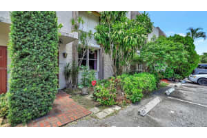 14205 Memorial Hwy #3g, North Miami, FL 33161, Sold 07/25/24