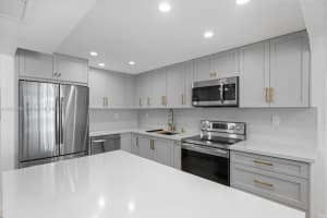 5401 Collins Ave APT 337, Miami Beach, FL 33140, Sold 03/04/25