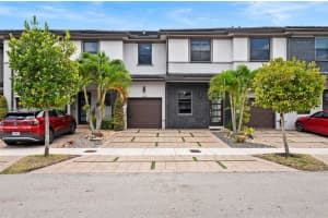 15573 NW 91st Ct, Miami Lakes, FL 33018, Sold 07/12/24