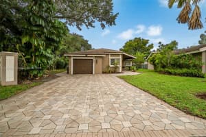 8989 NW 9th Pl, Plantation, FL 33324, Sold 08/27/24