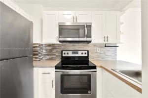 8145 NW 7th St, Miami, FL 33126, Sold 07/30/24