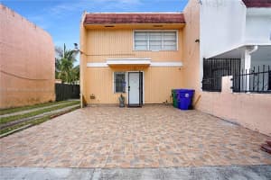 624 Nw 11th St, Miami