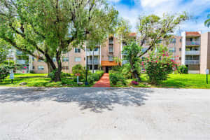 8411 NW 8th St APT 111, Miami, FL 33126, Sold 12/13/24